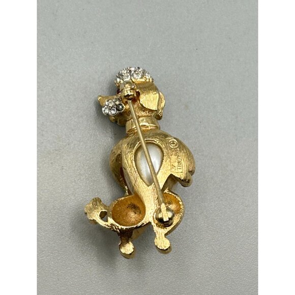 Vintage Trifari Poodle Brooch Pin Faux Pearl Belly & Rhinestones Gold Tone - Picture 4 of 7